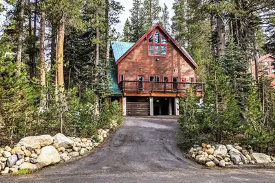 Image de Serene Dacha | Hot Tub & Sauna | Huge Loft