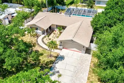 Image de Tropical Outdoor Tub! Private Pool! Game Room! Ami