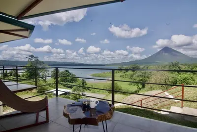 Image de New. Papaya Bungalow. Hilltop Bungalow with Spectacular Lake & Volcano Views.