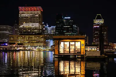 Image de Luxe Houseboat: Breathtaking Skyline 360 Views