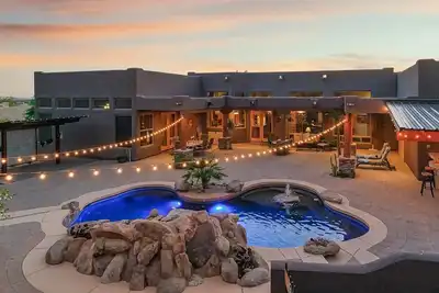 Image de Private Desert Resort, Heated Pool, King Beds, Scenic Mt. Views, Hiking & Golf