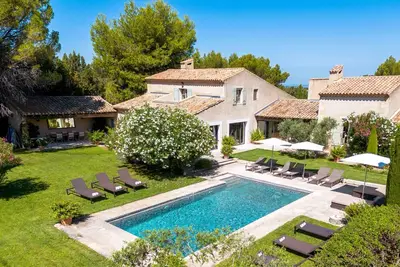 Image de New Eygalières Farmhouse: 6br\/Pool\/Garden\/Views