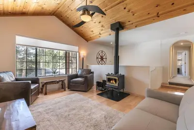 Image de Half Moon at Tahoe Donner by Tahoe Getaways - Monthly Rental w Remote Workplace & Hoa Amenities
