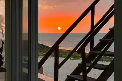 Image de Sea front, white sand, pool, Family, 4 Room, A\/C