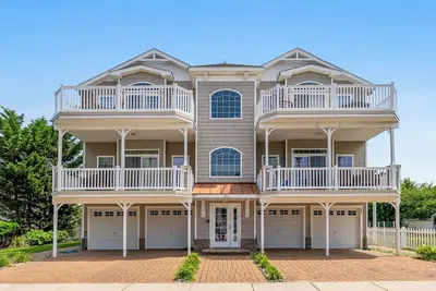 Image de Pool! Spacious! Private Deck! Close2nightlife! Park Close To Beach Boards!
