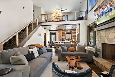 Image de Elegant Home in The Lodges at Eagles Nest
