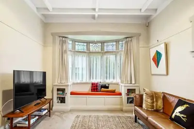 Image de Lovely 3-Bedroom Home with Free Parking