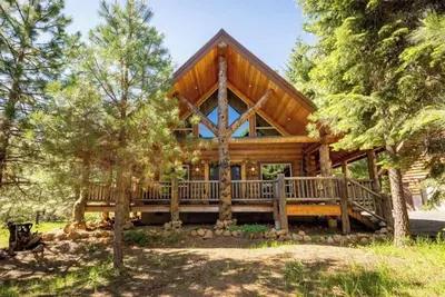 Image de Beautiful Log Cabin in the Pines