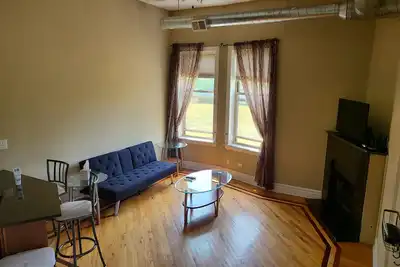 Image de Bright 2 Bed/2 Bath Condo With Patio Less Than 10 Mins From Major Attractions