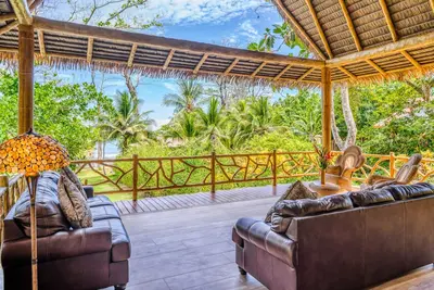 Image de Jungle paradise on beach with open-air living, full kitchen, & shared pool