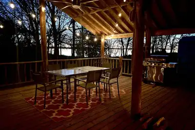 Image de Waterfront home on Eufaula - White Sandy Beaches and amazing outdoor patio\/bar!