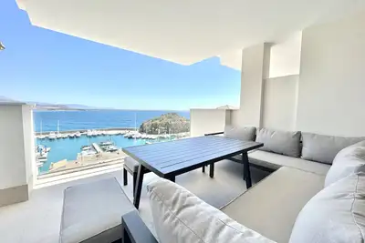Image de Appartement \"Icon Marina\" avec vue montagne, piscine partagée et Wi-Fi