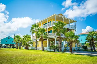 Serenity By the Sea - Great views in Treasure Isla