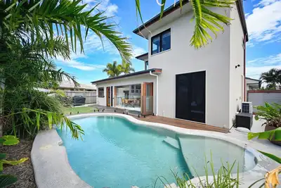 Image de Stylish Beach Side Gem - pool, beach Zg7