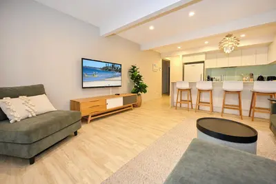 Image de Stylish 2 b/r, 2 Bath Apartment - 4 Guests Zc5
