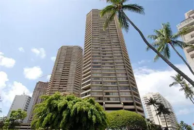 Spacious Waikiki Beach Condo with 2 bedrooms 2 baths