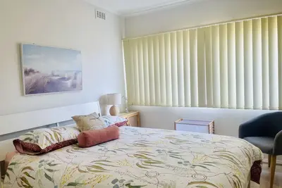 Image de Home Away From Home - 5 minute walk to the beach