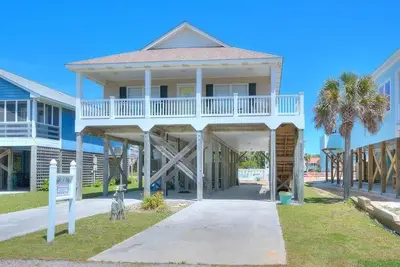 Image de 3br/2ba House - Walk to Beach, Pool, Central Oki Location, Sleeps 11