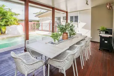 Image de Sandy Burrows - pool. air con, four bedrooms, boat parking, 1 outside pet.