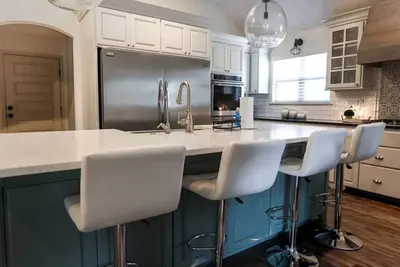 Image de The Cozy Modern 4 Bedroom