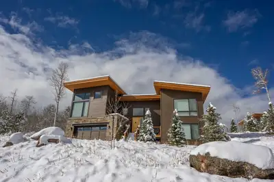 Red Fox Lodge - Mountain Modern Luxury Rental