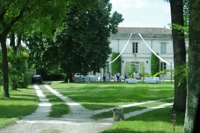 Image de Château tout confort surplombant la Dordogne