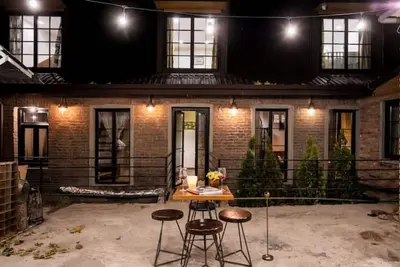 Image de Bohemian Boat House 2-story with Courtyard
