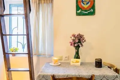 Image de Fully-Furnished Dwtn Home with Courtyard & Terrace