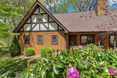 Image de Mountain Chalet: Amazing Mt. Mitchell Range Views, Minutes to Blue Ridge Parkway