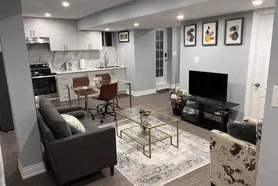 Image de 2 Bedroom Basement apartment Brampton