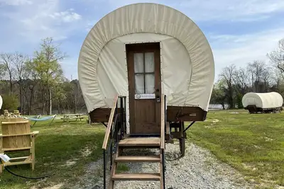 Image de River-Front Wagon Glamping- The Dogwood