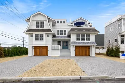 Image de Brand New for 2023 Season. Harvey Cedars Beach Block