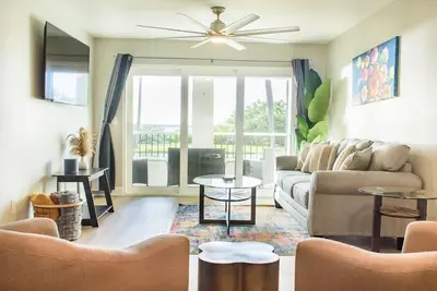 Waterfront Gorgeously Updated Apartment 2 Bed