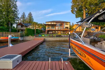 Image de Waterfront Luxury: Private Deck Lake Tapps