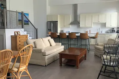 Image de Waterfront two-bedroom two and one half bathroom condo with \na great kitchen!