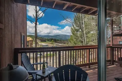 Image de Walk to Lift - King Bed - Cozy Mountain View Apartment