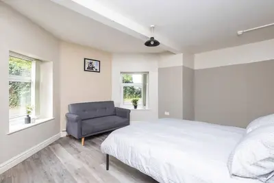 Image de 4 Bed 2 Bath Near City Centre - Free Parking | Free WiFi | Self Check-in