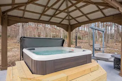 Image de Blue Mountain Song- Massanutten Home with Hot tub!