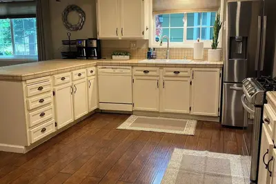 Image de Lakehouse on Shasta Lake. Family\/pet friendly home!