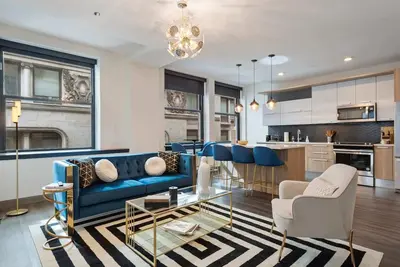 Image de Central Location: Exclusive Apts for Large Groups