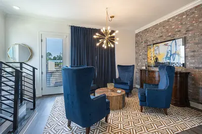 Image de Downtown Tyler, Tx - Luxe Townhouse