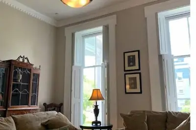 Image de Downtown Suite in Historic Mansion
