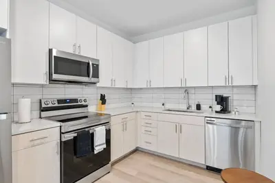 Image de Modern Apt w\/ Gym and Workspace