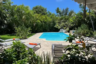 Image de Villa Secrète, à l'abris des regards et proche des plages et commerces