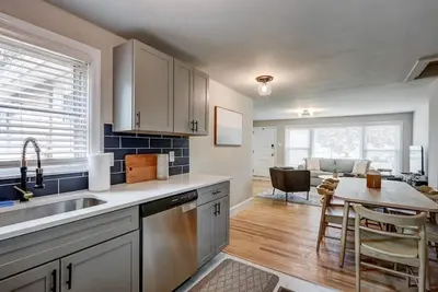 Renovated 2 Br home close to Lancaster attractions