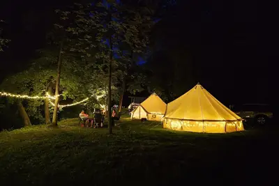 Image de Creekside Group Glamp Site at Big Rock Creek!