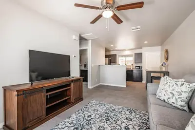 Image de Cheerful New 1 Bed 1 Bath Home-Centrally Located