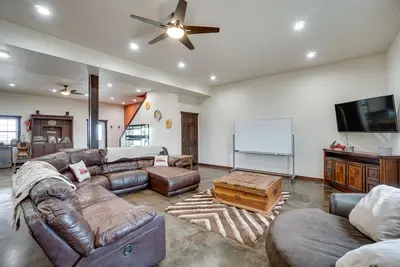 Image de Pet-Friendly Lingle Ranch w\/ Deck on 60 Acres!