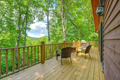 Image de Mountain-View Robbinsville Cabin w/ Hot Tub!