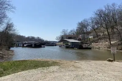 Image de Colin & Beth’s lake getaway